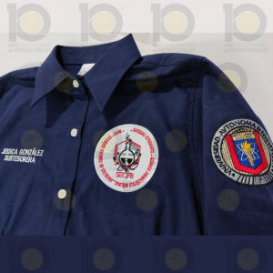 Camisa de gabardina bordada