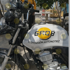 Rotulación de motocicleta con vinil de recorte